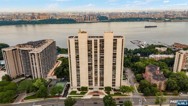Fort Lee ƶ˸ۡͬר˫¶̨Ұ