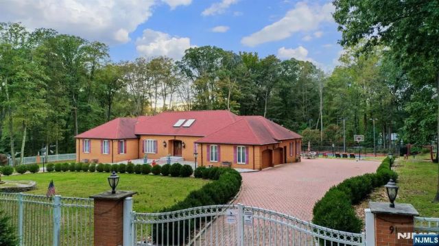 Saddle River ׯ԰˫˫뻧Ĵͬùܷ