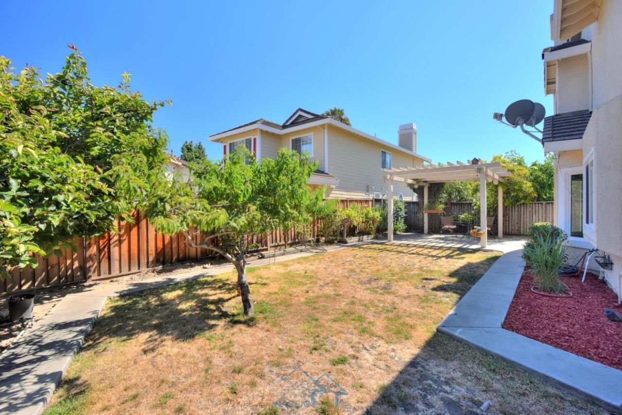 圣何塞sanjose双层阳光别墅4卧3卫果树相伴山峦美景